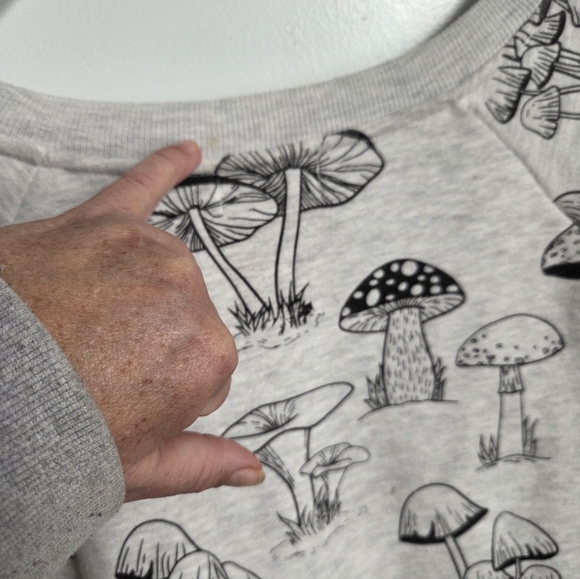 LA SOUL Gray and Black Mushroom Print Sweatshirt Womens Size 1X - Picture 3 of 11